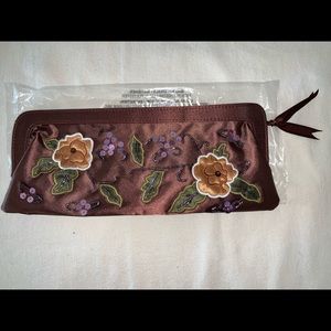 🌞3/$25 NWOT Avon Sparkle clutch